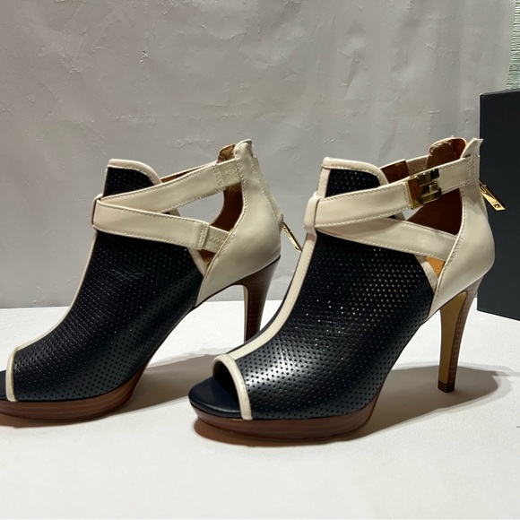 NWOT Tommy Hilfiger Platform Sandal - Picture 8 of 8